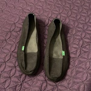 Sanuk loafers, black, size 8